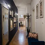 Maiselova House *