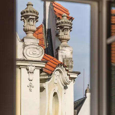 Decadent Art Deco Balcony In Old Town דירה *