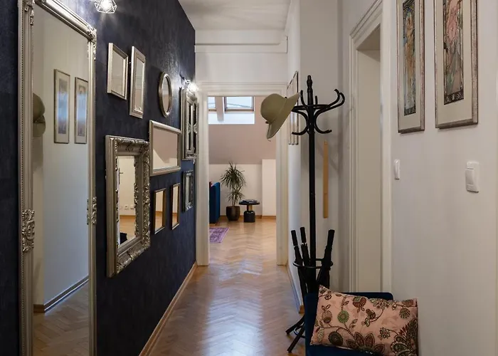 Maiselova House *