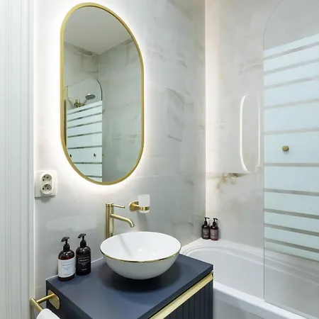 Decadent Art Deco Balcony Apartment In Old Town Апартаменты *