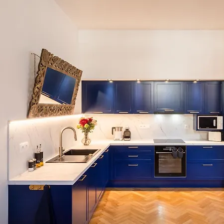 Decadent Art Deco Balcony Apartment In Old Town Апартаменты Прага