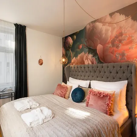 Decadent Art Deco Balcony Apartment In Old Town Апартаменты Прага