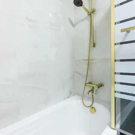 Decadent Art Deco Balcony Apartment In Old Town Прага